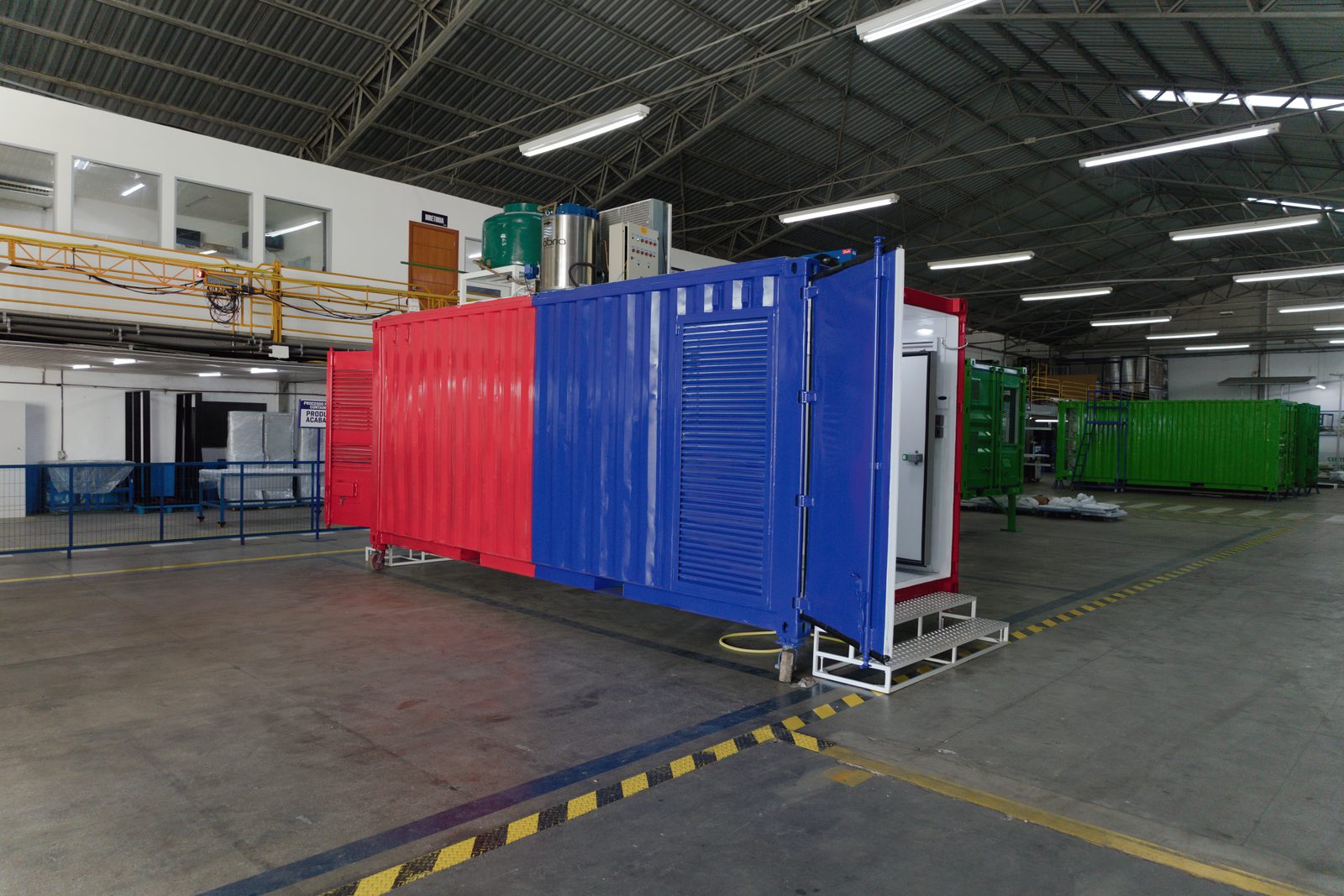 Módulo refrigerado da MDC em fase final de fabricação na unidade de Manaus
