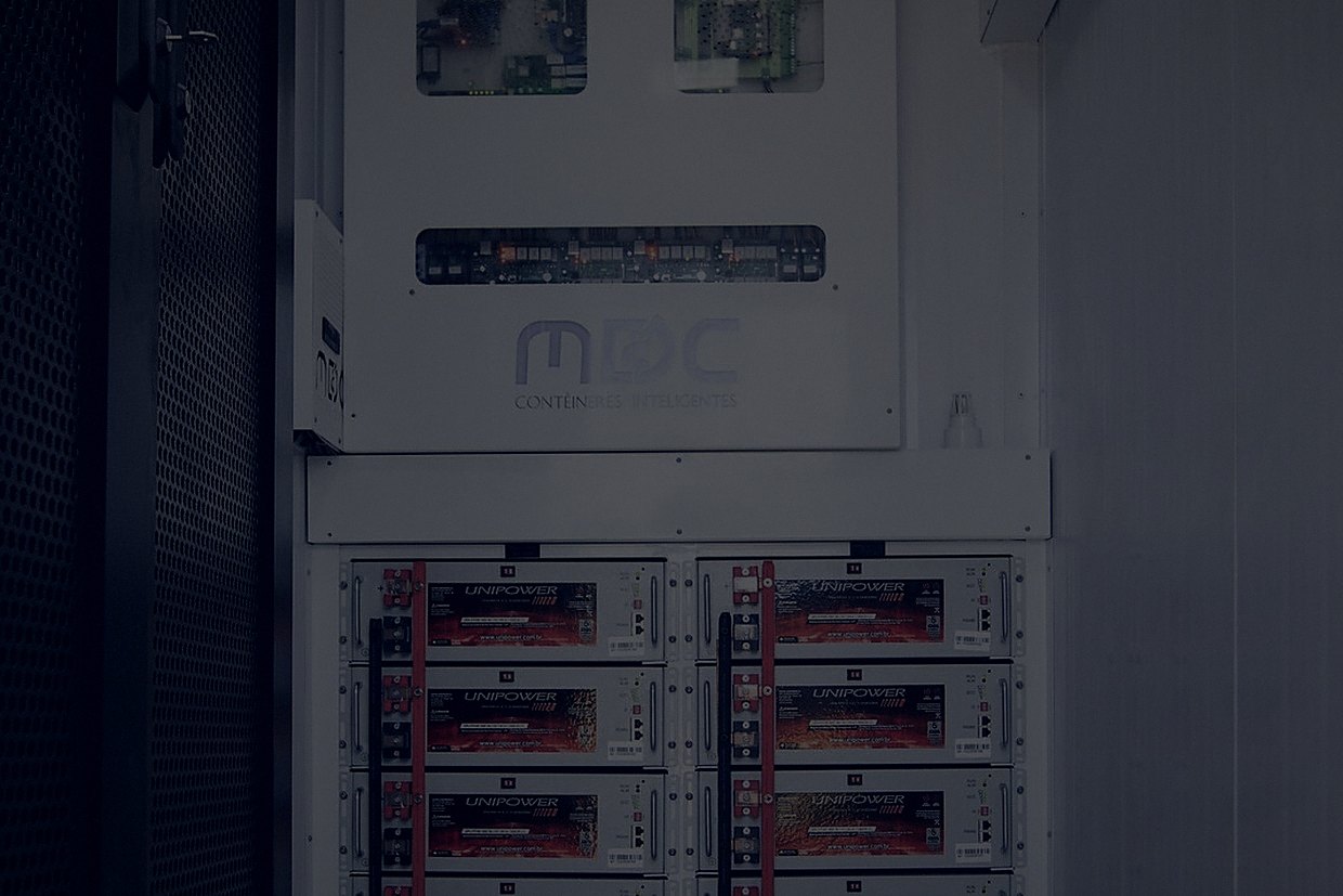 Equipe técnica MDC em manutenção de data center
